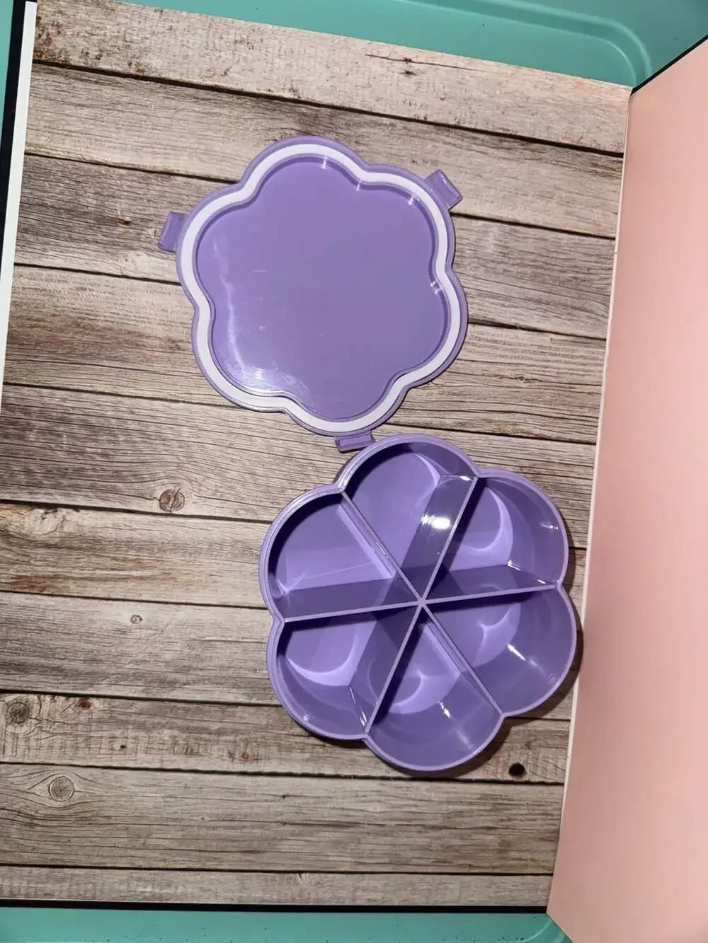 Bullseye's Playground Purple Smiley Flower Novelty Bento Box Snack Con